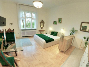 Green Hill Apartment